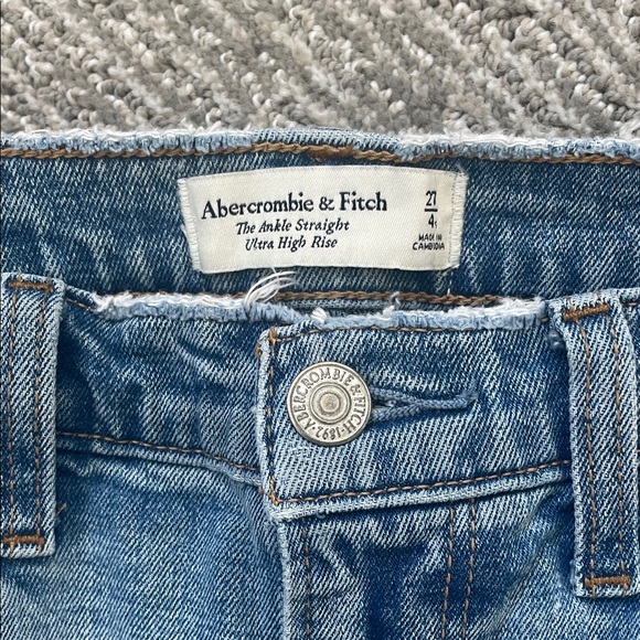 Abercrombie & Fitch Women’s Ankle Straight Ultra High Distressed Jeans - Picture 2 of 3